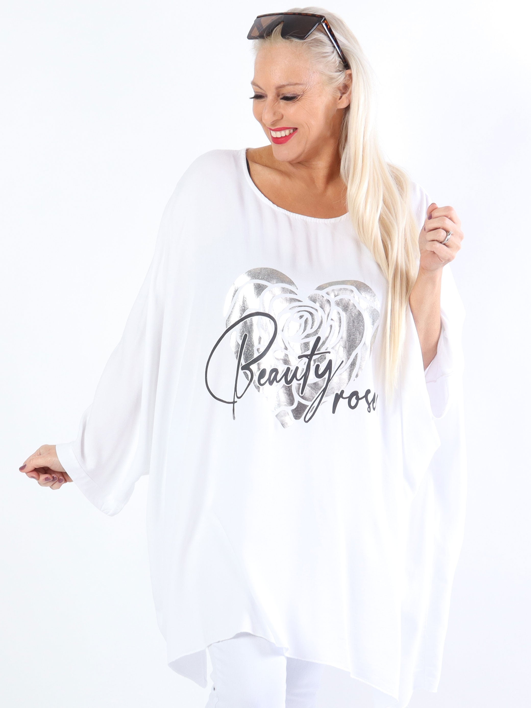 Flavia - Plus size t-shirt med sølv print og flagermusærmer